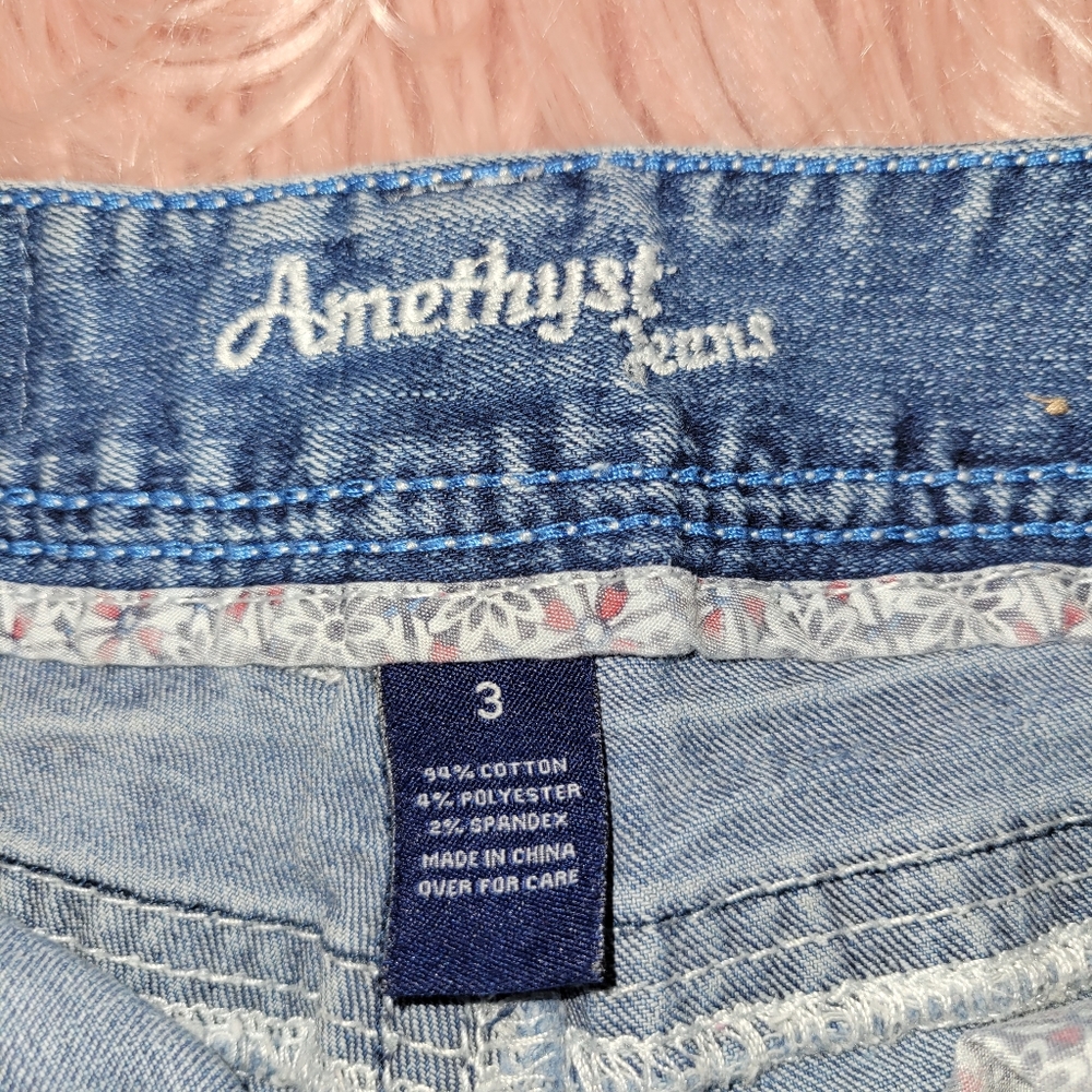 AMETHYST DISTRESSED JEAN SHORTS - Picture 5 of 6